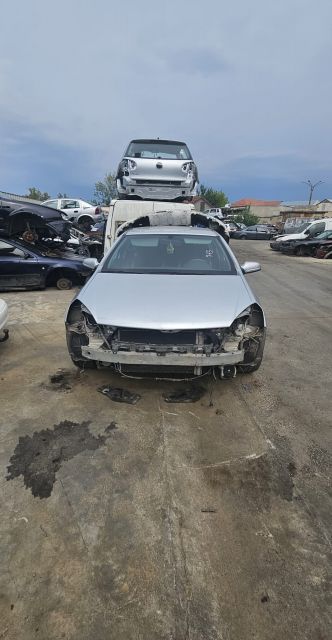Fuzeta fata stanga Opel Astra 2006 1.6 MT (105 hp)