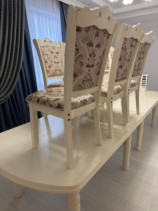 Продам стол и стулья 14 персон
