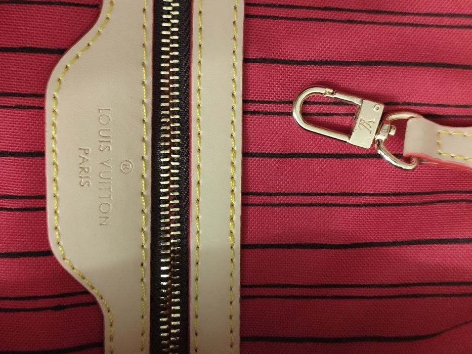 Женская сумка Луи Витон.