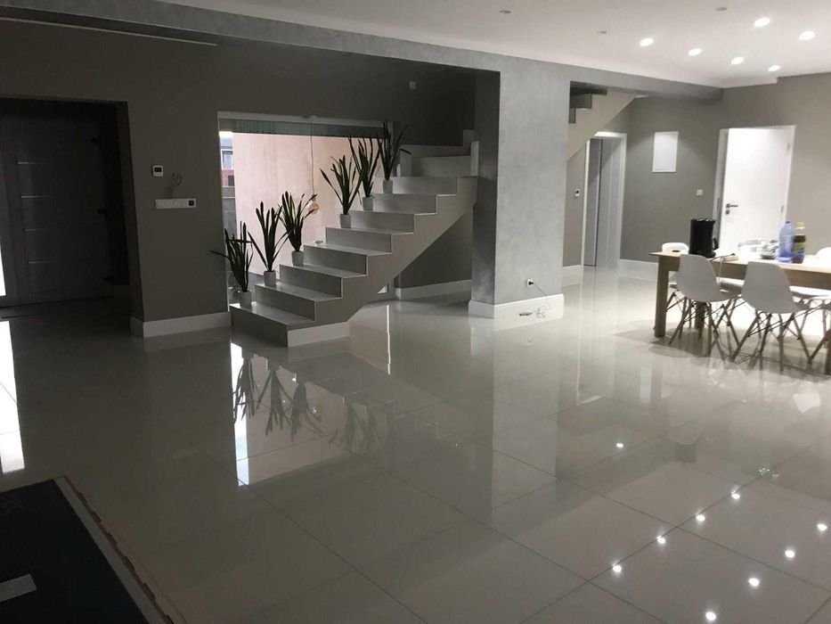 Echipa executam renovari si finisaje int si ext case la rosu   garduri