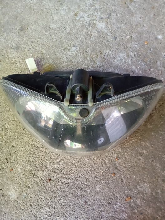 Vând far gilera runner