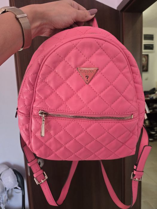 Чанта и раница Guess