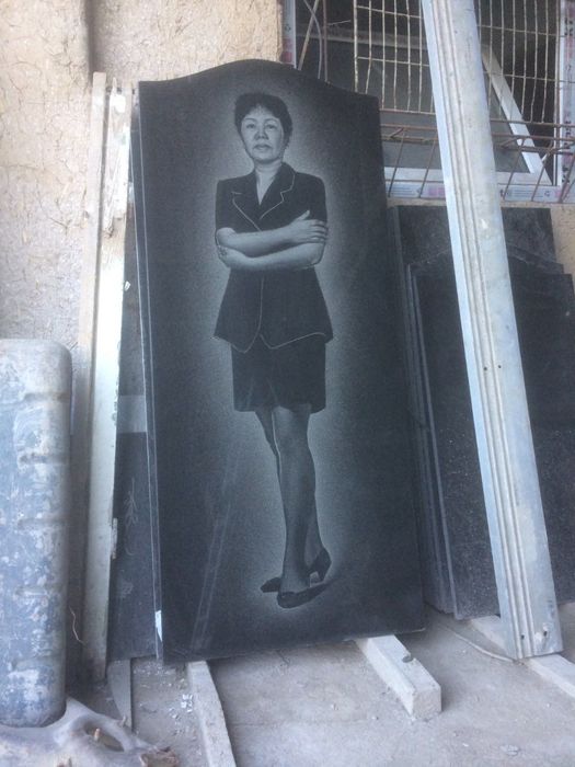 Изготавливаем на заказ памятники из мрамора и портреты ручной работы