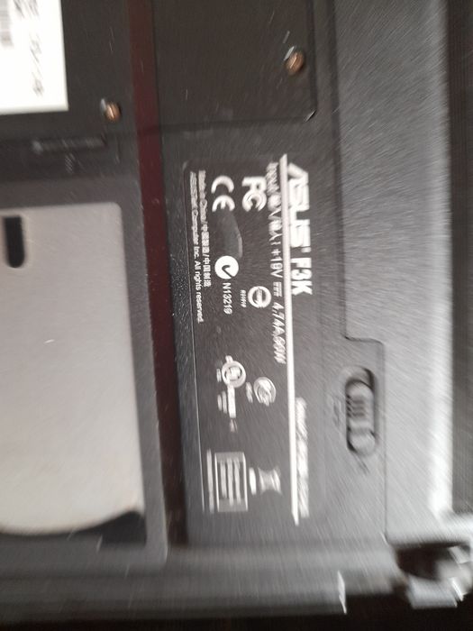 Laptop defect( pentru piese