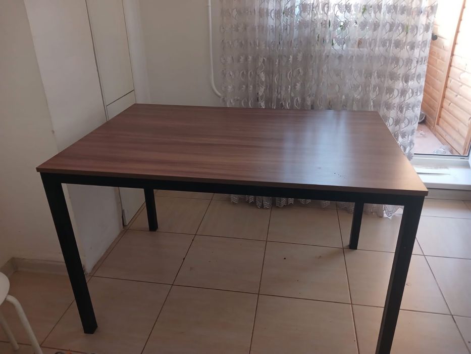 Продам кухонный стол