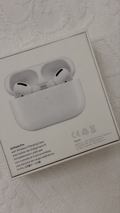Продам наушники Airpods