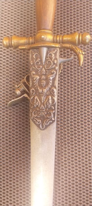 Sabie scurta cu pistol pentru panoplie