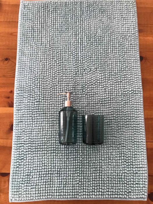 Комплект за баня  IKEA- постелка, дозатор за сапун, поставка...