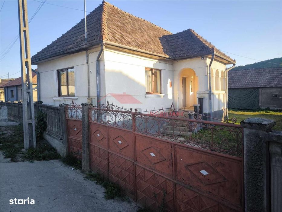 Casa+ 15 ari teren, 8 km de la Dej