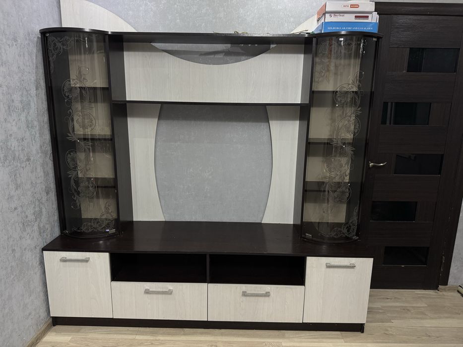 Напольная тумба сервант для телевизора и для посуды