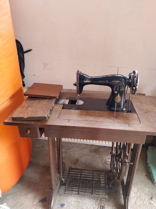 Masina de cusur singer