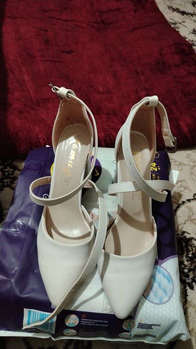 Kablok 37-39 razmer turetiskiy narxi 80000 somdan 1 marta kiyilgan