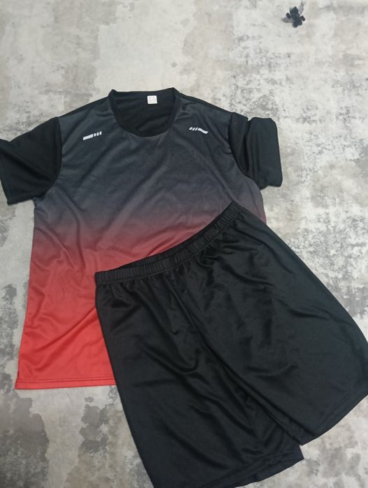 Compleu tricou pantaloni scurți