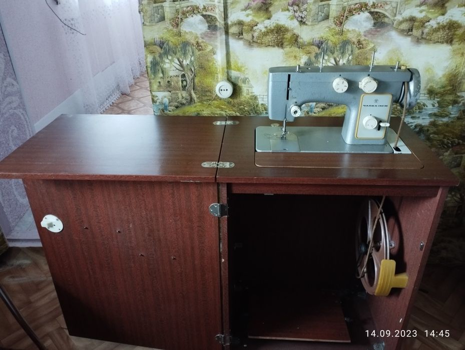 Продается швейная машинка