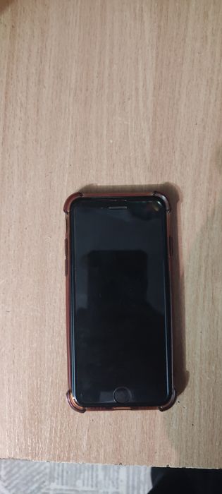 Продам  айфон се 2020