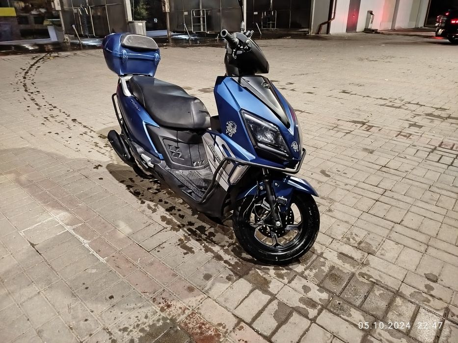 Продам мопед скутер