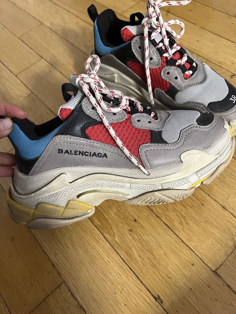 Adidasi originali Balenciaga Triple S Bucuresti Sectorul 1 OLX.ro