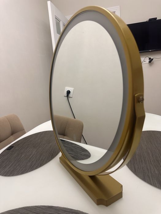 Продантся зеркало