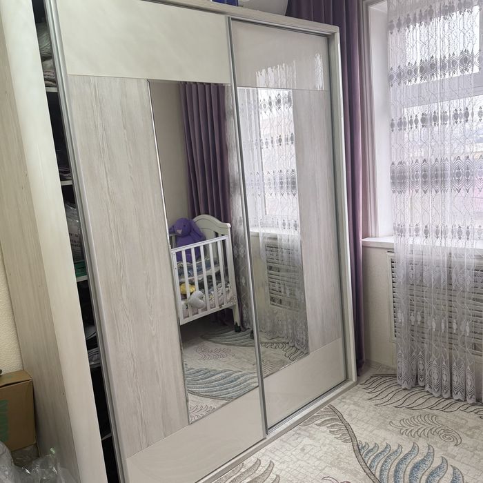 Шкаф купе, с зеркалами, современный, вместительный