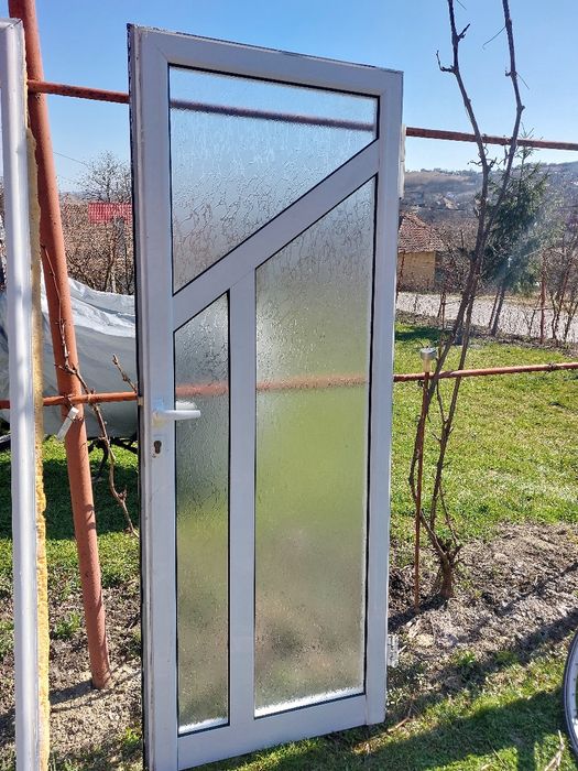 Uși termopan, în Cojocna, Cluj.
