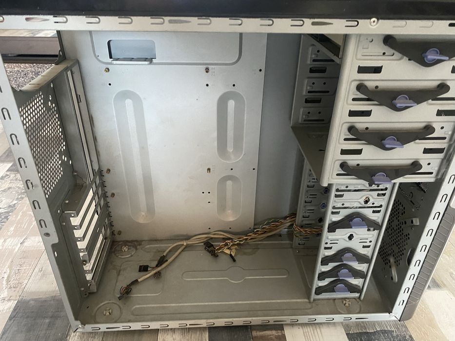 продам корпус для пк с дисководом