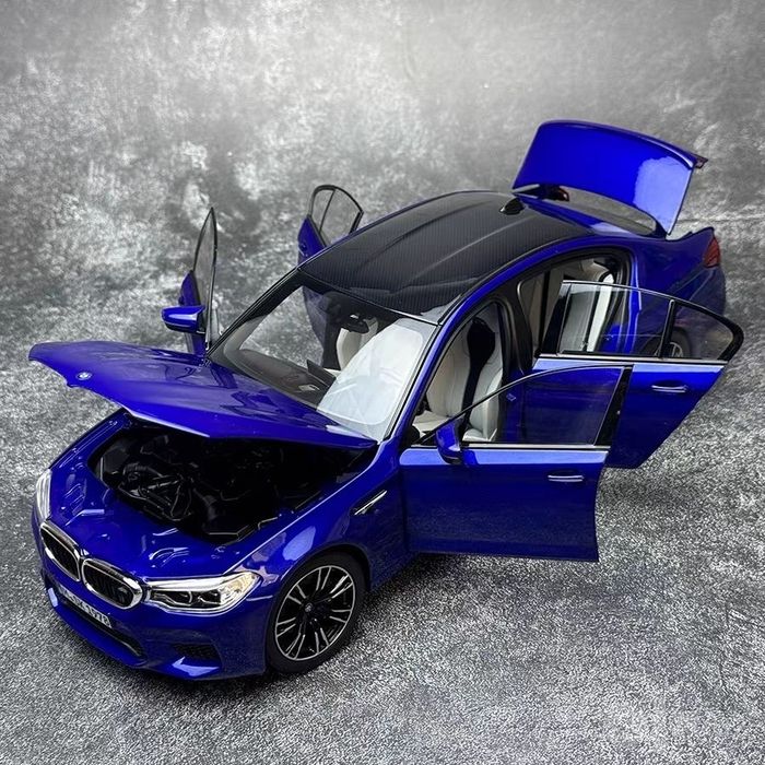 BMW M5 F90 1:18 premium