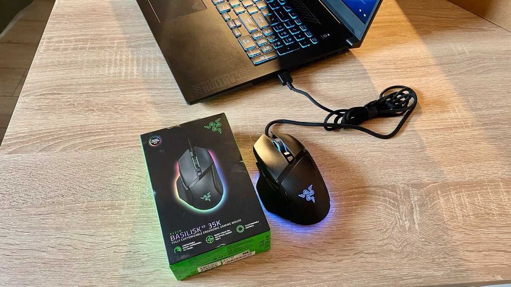 Mouse Gaming Razer Basilisk V3 35K ca nou, complet cu cutie originale