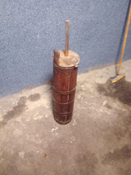 Буталка/бучка за добив на масло ретро