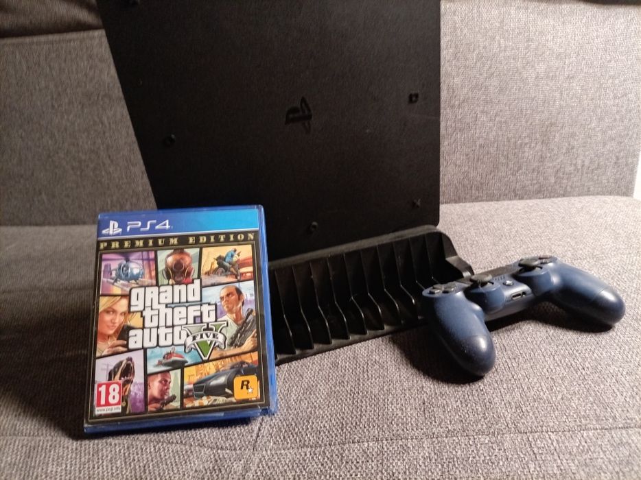 PlayStation 4 , cu gta 5 si maneta