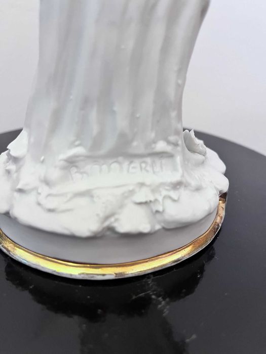 Statueta bibelou bibelouri portelan glazurat semnatB MERLI Capodimonte