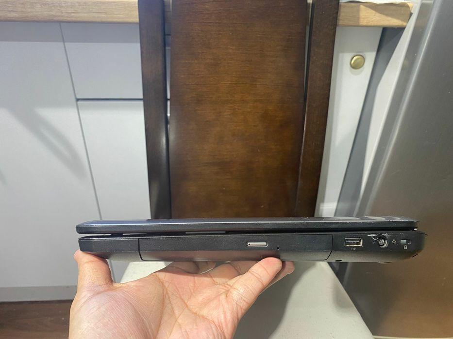 Большой HP intel core i3 4Threads/OZU 8GB/SSD 128/Windows 10