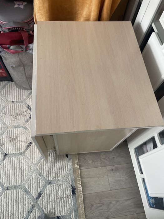 Маникюрный стол.