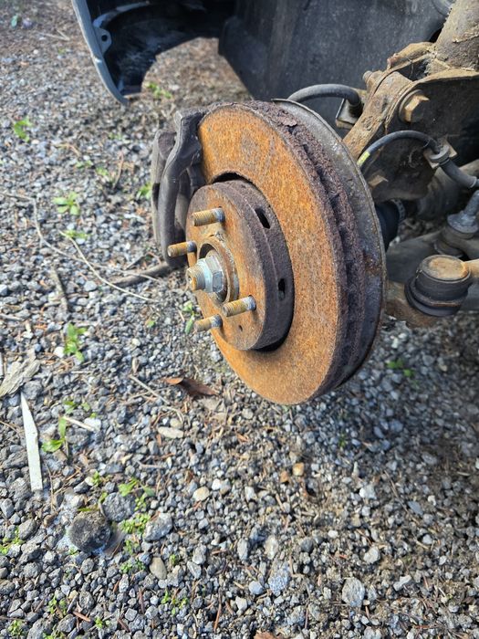 Спирачни дискове за Mitsubishi Carisma 2004 година