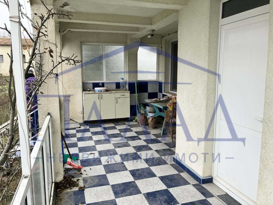 МАСИВНА къща-м-ст Перчемлията