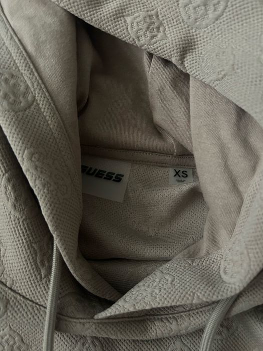 Суичър GUESS нов