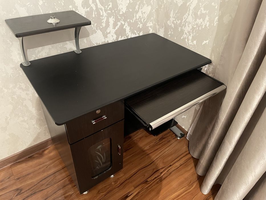 Стол компьютерный