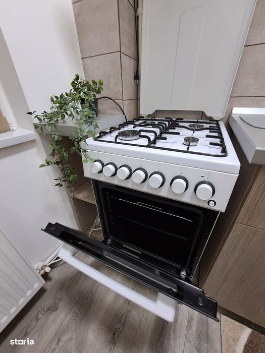 Vând garsoniera Mioveni parter, Maxi-Taxi ,pretabil spatiu