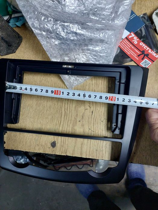 Кабели и рамка за мултимедия на Рено Каджар