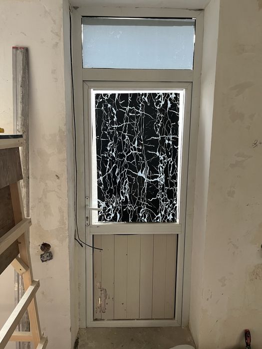 Алюминиевые двери 60  и 70 см б/у