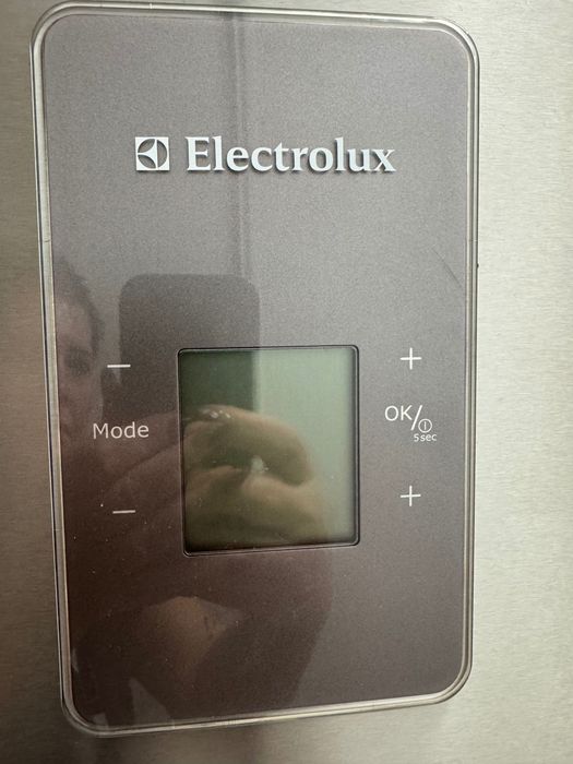 Продавам хладилник Elektroluv