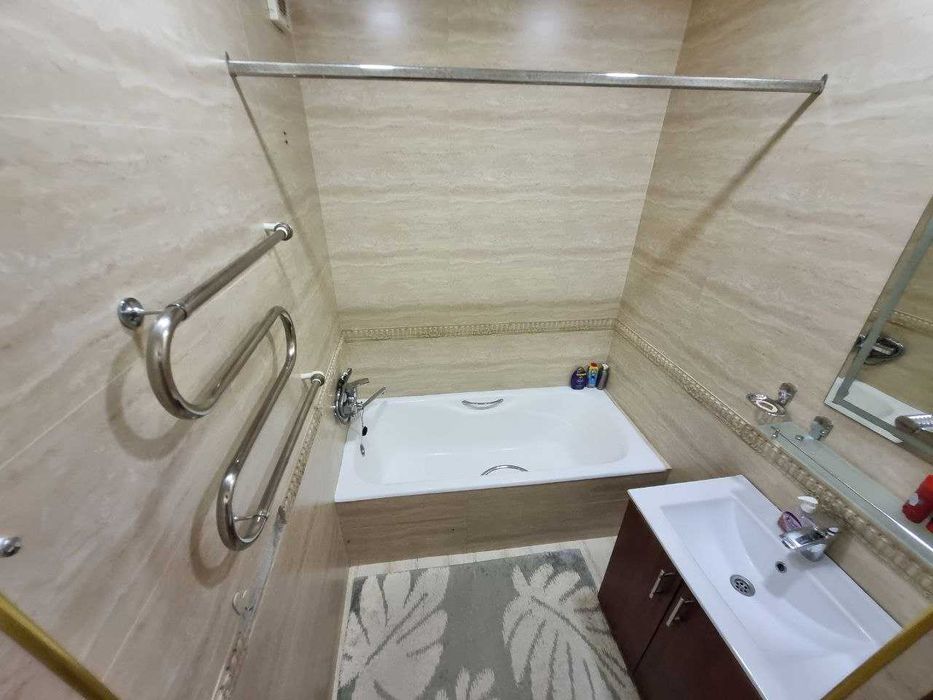 Срочно продам 3 комнат.квартиру возле Корзинка Крестик 40 лет