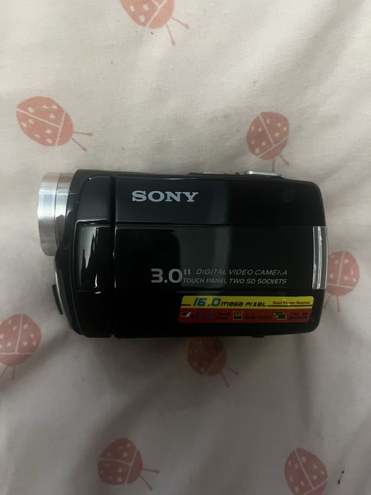 Видеокамеру sony