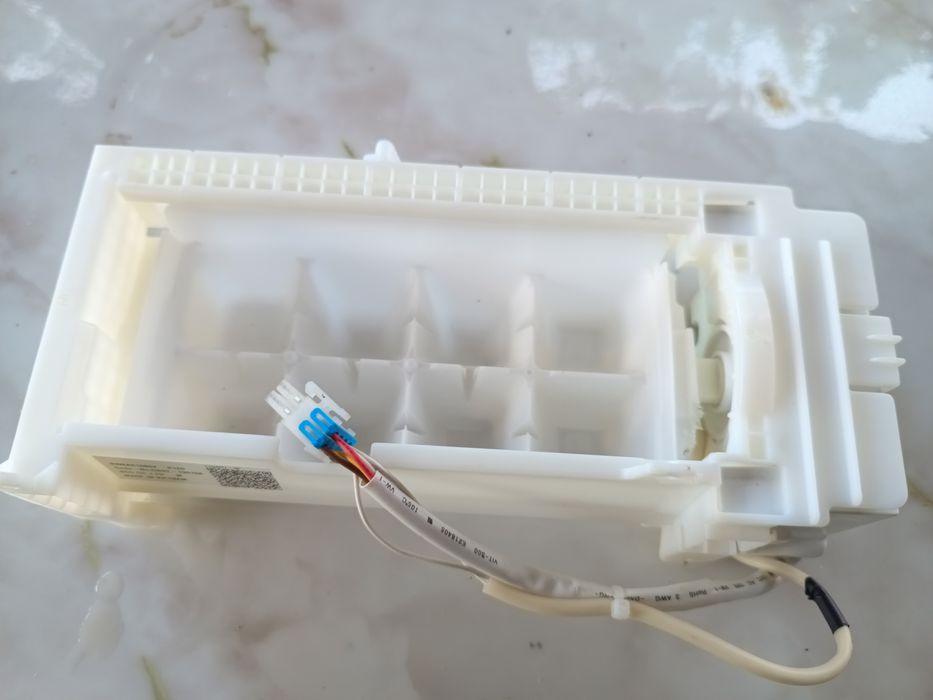 Ледогенератор за хладилник самсунг