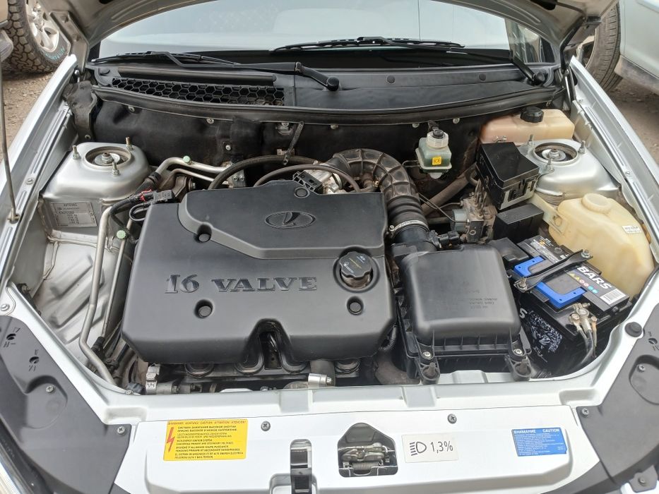 Продам приору седан