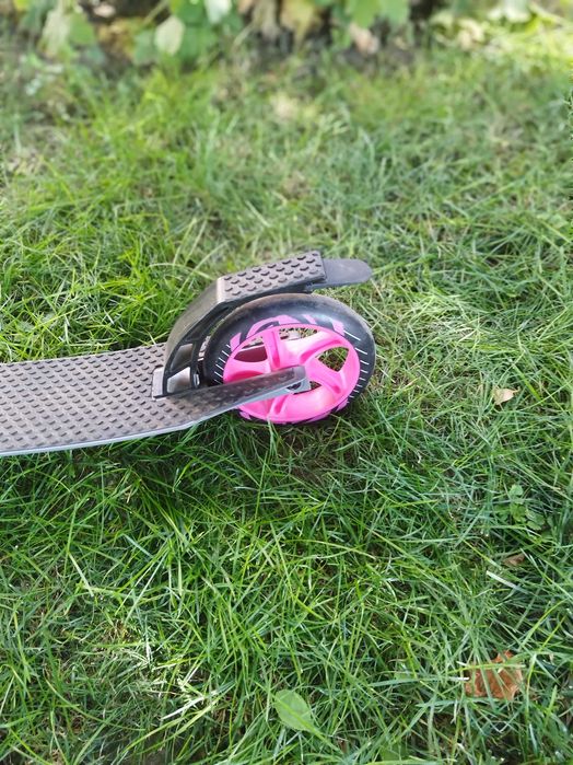 Детска алуминиевата тротинетка