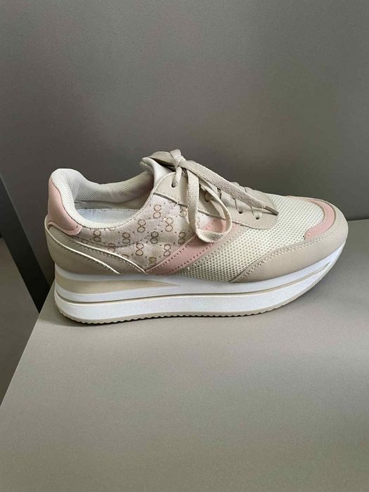 Бежови  сникърси