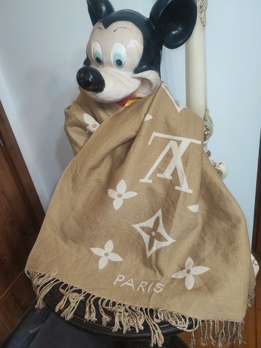 Burberry оригинален шал