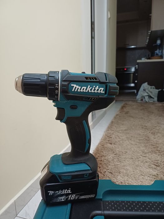 Makita винтоверт и Гайковерт , куфар , 2 батерии , Зарядно