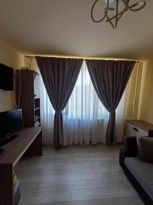 – Vând apartament 1 cameră (25 mp), Beiuș, etaj 3/4
