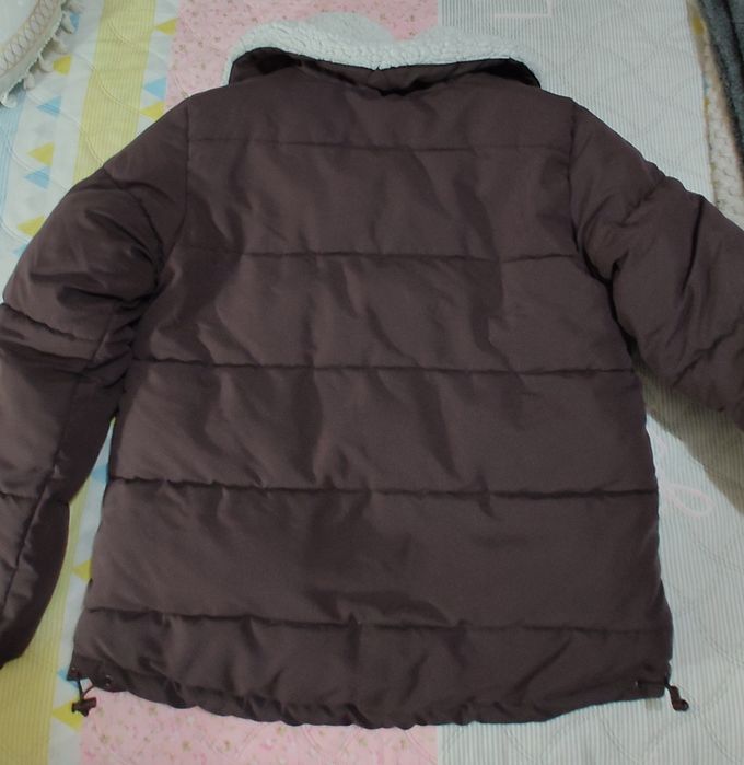 Кафяво яке house